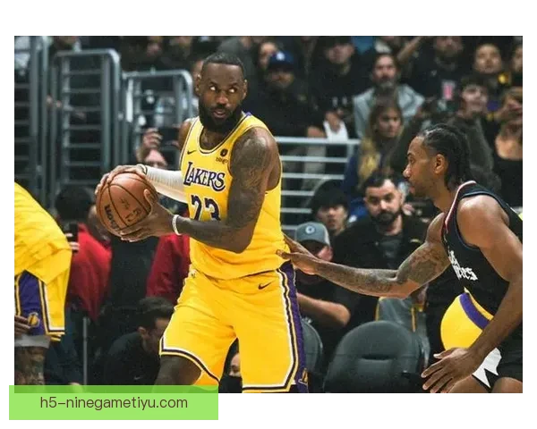 快船七人上双击败湖人篮板占优